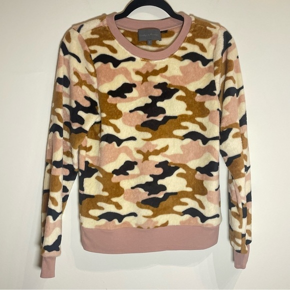Anthropologie Sunday in Brooklyn Dayna Fuzzy Velour Top Pink Combo Camo XS - Picture 4 of 7